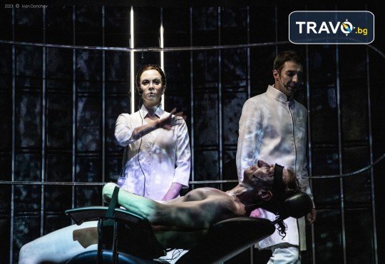 Гледайте Анастасия Лютова, Богдан Бухалов и Весела Бабинова в Портокал с часовников механизъм на 21-ви март (събота) в Малък градски театър Зад канала - Снимка 10