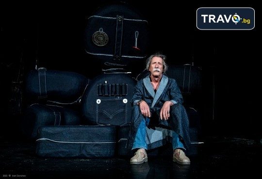 Гледайте съвеменната английка пиеса Джъмпи на 11-ти март (сряда) в Малък градски театър Зад канала - Снимка 8