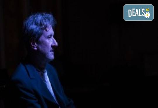 Комедията Поп-фолк хроники: бели птици и куршуми на 29-ти декември (понеделник) в Малък градски театър Зад канала - Снимка 7