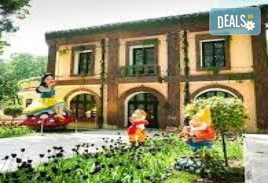 Еднодневна екскурзия до Крайова - събудете магията на Великденските празници с фестивала на цветята! Включен транспорт от Комфорт ТравелКомфорт Травел - Снимка 4