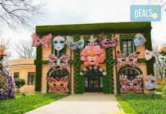 Еднодневна екскурзия до Крайова - събудете магията на Великденските празници с фестивала на цветята! Включен транспорт от Комфорт ТравелКомфорт Травел - Снимка 7