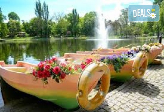 Еднодневна екскурзия до Крайова - събудете магията на Великденските празници с фестивала на цветята! Включен транспорт от Комфорт ТравелКомфорт Травел - Снимка 6