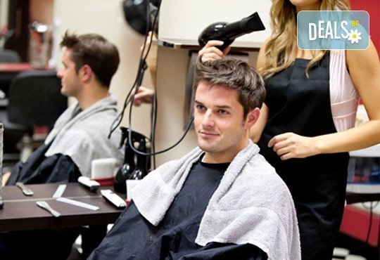 За Вас мъже! Подстригване, измиване, фрикция с подхранващ лосион, сешоар и фиксиращо средство само в студио Вая - Снимка 1