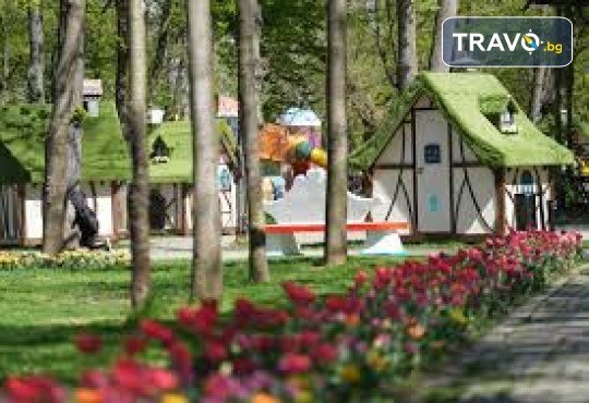 Разходка за един ден за Фестивал на цветята в Крайова, Румъния! Посещение на парк „Никола Романеску“ с водач и транспорт от Рикотур - Снимка 1