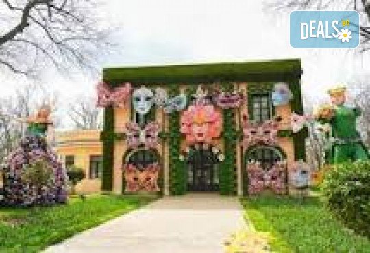 Еднодневна екскурзия до Крайова! Посещение на парк Никола Романеску“ и търговски център Promenada с водач и транспорт от Дениз Травел - Снимка 3