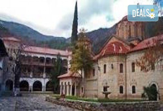 Еднодневна екскурзия до Кръстова гора и Бачковския манастир, с транспорт и водач от Рикотур - Снимка 6