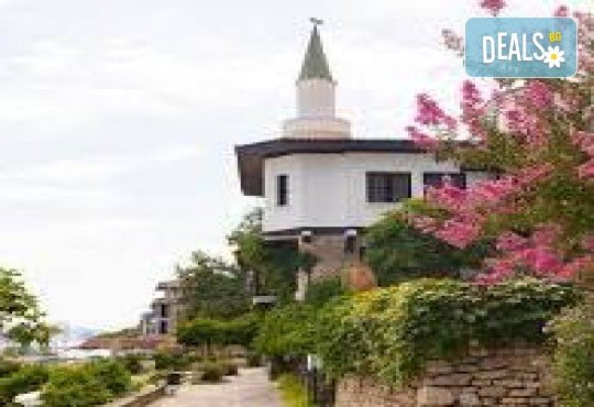 Фестивал на лалетата в Балчик! 1 нощувка, закуска, посещение на нос Калиакра, водач и транспорт от Дениз Травел - Снимка 5