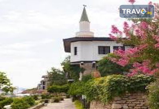 Фестивал на лалетата в Балчик! 1 нощувка, закуска, посещение на нос Калиакра, водач и транспорт от Дениз Травел - Снимка 5