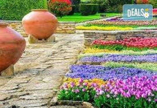 Фестивал на лалетата в Балчик! 1 нощувка, закуска, посещение на нос Калиакра, водач и транспорт от Дениз Травел - Снимка 3