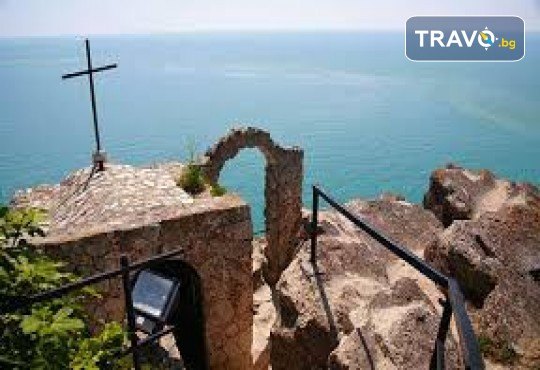 Фестивал на лалето в Балчик! 1 нощувка, посещение на нос Калиакра, Аладжа манастир, Мидената ферма и транспорт от Рикотур - Снимка 5