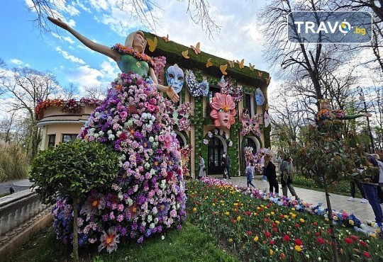 Пролетна магия: Празникът на цветята в Крайова и романтиката на Калафат! 1 нощувка със закуска и транспорт от Глобус Турс - Снимка 2