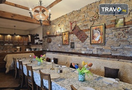 Лещен те очаква: Самостоятелна къща за 22 души сред Родопската магия! 1 Нощувка без изхранване в Панорама Хаус, ползване на оборудвана механа, барбекю, билярд, тенис на маса, детски кът, безплатно за дете до 11.99 г. - Снимка 17