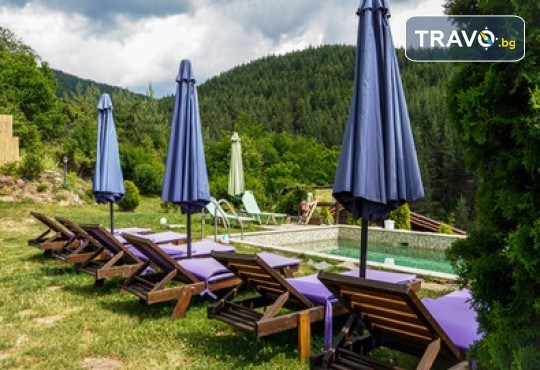 Лещен те очаква: Самостоятелна къща за 22 души сред Родопската магия! 1 Нощувка без изхранване в Панорама Хаус, ползване на оборудвана механа, барбекю, билярд, тенис на маса, детски кът, безплатно за дете до 11.99 г. - Снимка 4