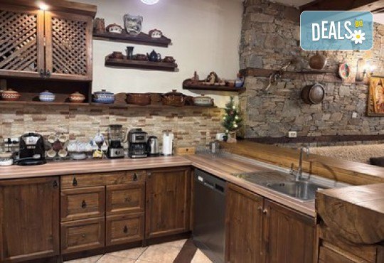 Лещен те очаква: Самостоятелна къща за 22 души сред Родопската магия! 1 Нощувка без изхранване в Панорама Хаус, ползване на оборудвана механа, барбекю, билярд, тенис на маса, детски кът, безплатно за дете до 11.99 г. - Снимка 21