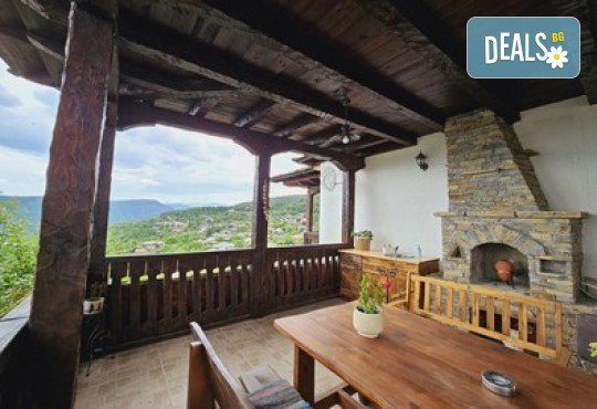 Лещен те очаква: Самостоятелна къща за 22 души сред Родопската магия! 1 Нощувка без изхранване в Панорама Хаус, ползване на оборудвана механа, барбекю, билярд, тенис на маса, детски кът, безплатно за дете до 11.99 г. - Снимка 25