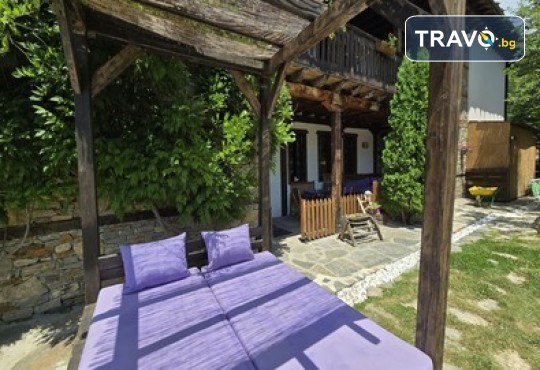 Лещен те очаква: Самостоятелна къща за 22 души сред Родопската магия! 1 Нощувка без изхранване в Панорама Хаус, ползване на оборудвана механа, барбекю, билярд, тенис на маса, детски кът, безплатно за дете до 11.99 г. - Снимка 7