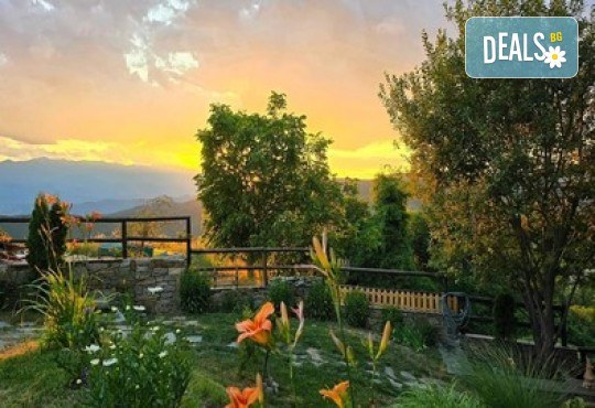 Лещен те очаква: Самостоятелна къща за 22 души сред Родопската магия! 1 Нощувка без изхранване в Панорама Хаус, ползване на оборудвана механа, барбекю, билярд, тенис на маса, детски кът, безплатно за дете до 11.99 г. - Снимка 41