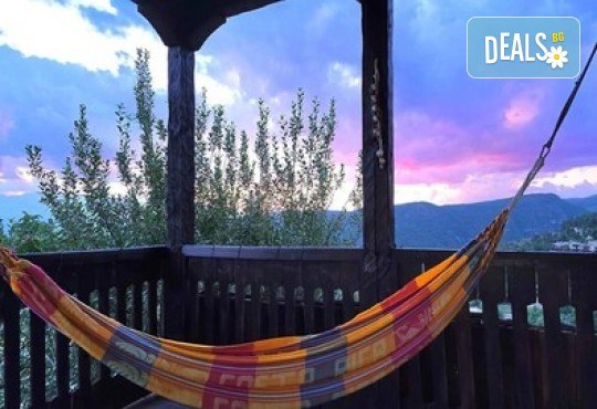 Лещен те очаква: Самостоятелна къща за 22 души сред Родопската магия! 1 Нощувка без изхранване в Панорама Хаус, ползване на оборудвана механа, барбекю, билярд, тенис на маса, детски кът, безплатно за дете до 11.99 г. - Снимка 42