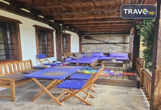 Лещен те очаква: Самостоятелна къща за 22 души сред Родопската магия! 1 Нощувка без изхранване в Панорама Хаус, ползване на оборудвана механа, барбекю, билярд, тенис на маса, детски кът, безплатно за дете до 11.99 г. - Снимка 27
