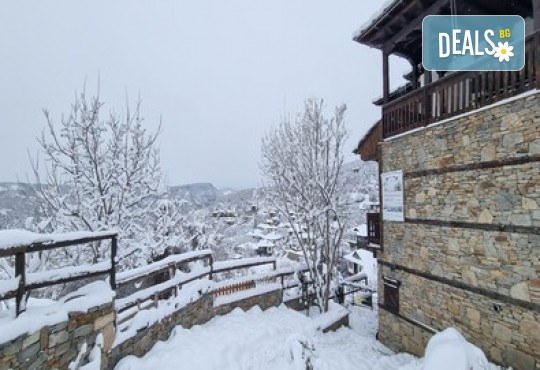 Лещен те очаква: Самостоятелна къща за 22 души сред Родопската магия! 1 Нощувка без изхранване в Панорама Хаус, ползване на оборудвана механа, барбекю, билярд, тенис на маса, детски кът, безплатно за дете до 11.99 г. - Снимка 14