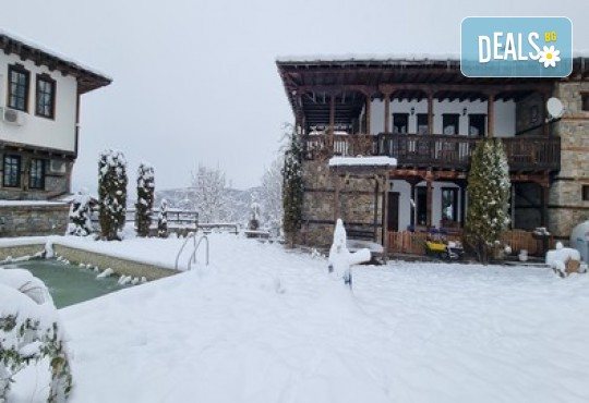 Лещен те очаква: Самостоятелна къща за 22 души сред Родопската магия! 1 Нощувка без изхранване в Панорама Хаус, ползване на оборудвана механа, барбекю, билярд, тенис на маса, детски кът, безплатно за дете до 11.99 г. - Снимка 46