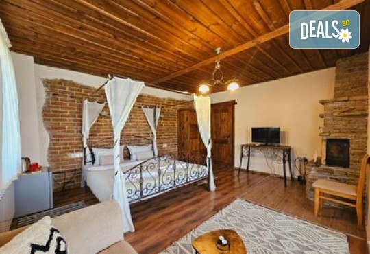 Лещен те очаква: Самостоятелна къща за 22 души сред Родопската магия! 1 Нощувка без изхранване в Панорама Хаус, ползване на оборудвана механа, барбекю, билярд, тенис на маса, детски кът, безплатно за дете до 11.99 г. - Снимка 33