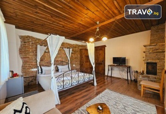 Лещен те очаква: Самостоятелна къща за 22 души сред Родопската магия! 1 Нощувка без изхранване в Панорама Хаус, ползване на оборудвана механа, барбекю, билярд, тенис на маса, детски кът, безплатно за дете до 11.99 г. - Снимка 33