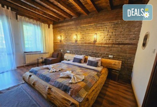 Лещен те очаква: Самостоятелна къща за 22 души сред Родопската магия! 1 Нощувка без изхранване в Панорама Хаус, ползване на оборудвана механа, барбекю, билярд, тенис на маса, детски кът, безплатно за дете до 11.99 г. - Снимка 36