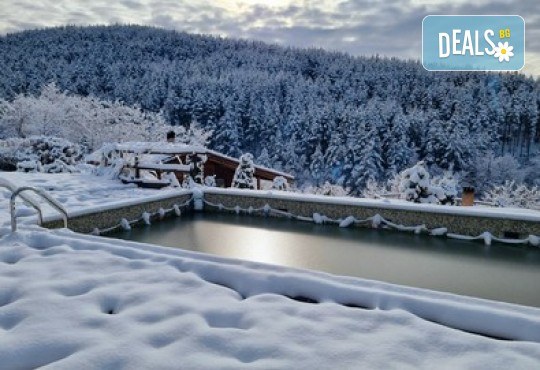 Лещен те очаква: Самостоятелна къща за 22 души сред Родопската магия! 1 Нощувка без изхранване в Панорама Хаус, ползване на оборудвана механа, барбекю, билярд, тенис на маса, детски кът, безплатно за дете до 11.99 г. - Снимка 47