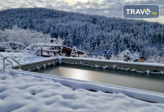 Лещен те очаква: Самостоятелна къща за 22 души сред Родопската магия! 1 Нощувка без изхранване в Панорама Хаус, ползване на оборудвана механа, барбекю, билярд, тенис на маса, детски кът, безплатно за дете до 11.99 г. - Снимка 47