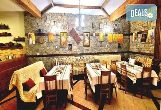 Лещен те очаква: Самостоятелна къща за 22 души сред Родопската магия! 1 Нощувка без изхранване в Панорама Хаус, ползване на оборудвана механа, барбекю, билярд, тенис на маса, детски кът, безплатно за дете до 11.99 г. - Снимка 16