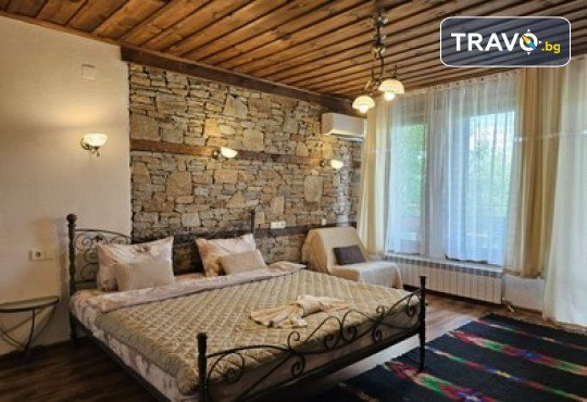 Лукс и уют в Лещен в Панорама Хаус! 1 Нощувка без изхранване, ползване на оборудвана механа, барбекю, билярд, тенис на маса, детски кът, безплатно за дете до 11.99 г. - Снимка 34