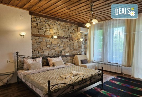 Лукс и уют в Лещен в Панорама Хаус! 1 Нощувка без изхранване, ползване на оборудвана механа, барбекю, билярд, тенис на маса, детски кът, безплатно за дете до 11.99 г. - Снимка 50