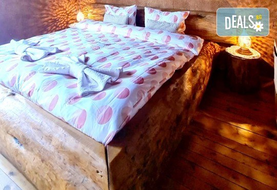 Лятна ваканция сред прохладата на Родопа планина в Еко къща Дървена, с.Лещен! 1 Нощувка за двама в самостоятелна къща с хидромасажна вана, оборудвана кухня, барбекю, камина - Снимка 15