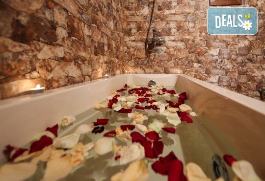 Лятна ваканция сред прохладата на Родопа планина в Еко къща Дървена, с.Лещен! 1 Нощувка за двама в самостоятелна къща с хидромасажна вана, оборудвана кухня, барбекю, камина - Снимка 19