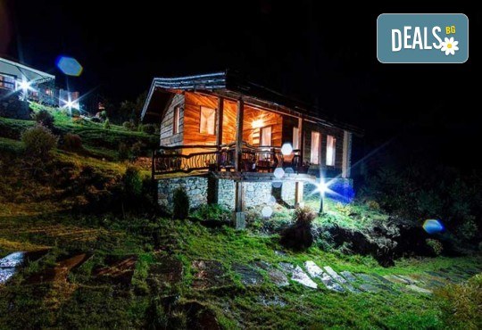 Лятна ваканция сред прохладата на Родопа планина в Еко къща Дървена, с.Лещен! 1 Нощувка за двама в самостоятелна къща с хидромасажна вана, оборудвана кухня, барбекю, камина - Снимка 2