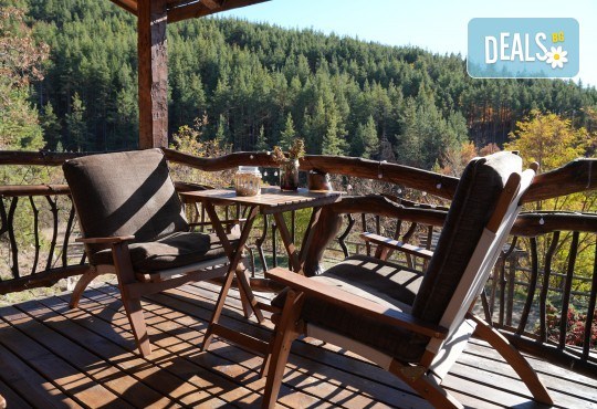 Лятна ваканция сред прохладата на Родопа планина в Еко къща Дървена, с.Лещен! 1 Нощувка за двама в самостоятелна къща с хидромасажна вана, оборудвана кухня, барбекю, камина - Снимка 23