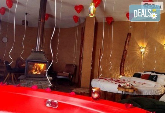 Релакс и романтика в Еко къща Землянка, с.Лещен! 1 Нощувка за двама в самостоятелна къща с хидромасажна вана, оборудвана кухня, барбекю, камина - Снимка 13