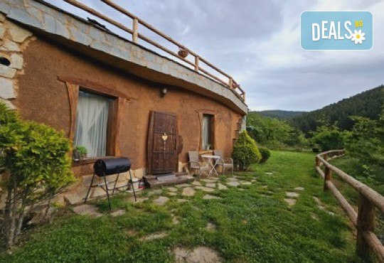 Релакс и романтика в Еко къща Землянка, с.Лещен! 1 Нощувка за двама в самостоятелна къща с хидромасажна вана, оборудвана кухня, барбекю, камина - Снимка 1
