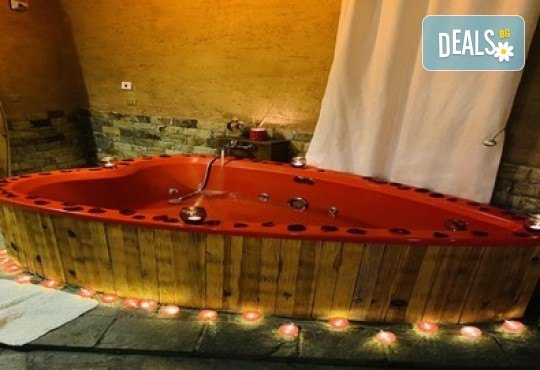 Релакс и романтика в Еко къща Землянка, с.Лещен! 1 Нощувка за двама в самостоятелна къща с хидромасажна вана, оборудвана кухня, барбекю, камина - Снимка 16