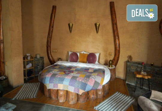 Релакс и романтика в Еко къща Землянка, с.Лещен! 1 Нощувка за двама в самостоятелна къща с хидромасажна вана, оборудвана кухня, барбекю, камина - Снимка 15
