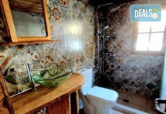 Лятна романтична ваканция и релакс във Вили Панорама, с.Лещен! 1 Нощувка за двама в самостоятелна вила с хидромасажна вана, собствен самостоятелен двор и отделен вход, оборудвана кухня, барбекю, камина - Снимка 44