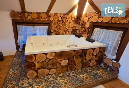 Лятна романтична ваканция и релакс във Вили Панорама, с.Лещен! 1 Нощувка за двама в самостоятелна вила с хидромасажна вана, собствен самостоятелен двор и отделен вход, оборудвана кухня, барбекю, камина - Снимка 23