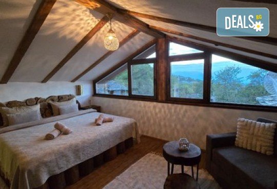 Лятна романтична ваканция и релакс във Вили Панорама, с.Лещен! 1 Нощувка за двама в самостоятелна вила с хидромасажна вана, собствен самостоятелен двор и отделен вход, оборудвана кухня, барбекю, камина - Снимка 21