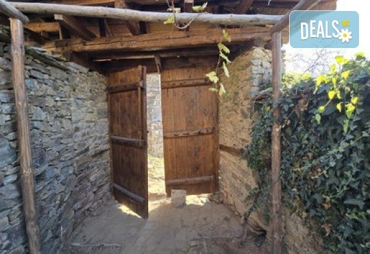 Лятна романтична ваканция и релакс във Вили Панорама, с.Лещен! 1 Нощувка за двама в самостоятелна вила с хидромасажна вана, собствен самостоятелен двор и отделен вход, оборудвана кухня, барбекю, камина - Снимка 36