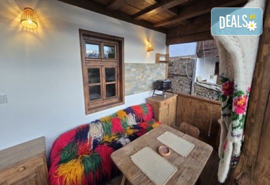 Лятна романтична ваканция и релакс във Вили Панорама, с.Лещен! 1 Нощувка за двама в самостоятелна вила с хидромасажна вана, собствен самостоятелен двор и отделен вход, оборудвана кухня, барбекю, камина - Снимка 13