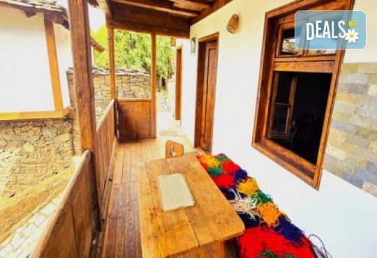 Лятна романтична ваканция и релакс във Вили Панорама, с.Лещен! 1 Нощувка за двама в самостоятелна вила с хидромасажна вана, собствен самостоятелен двор и отделен вход, оборудвана кухня, барбекю, камина - Снимка 14