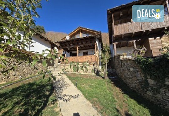 Лятна романтична ваканция и релакс във Вили Панорама, с.Лещен! 1 Нощувка за двама в самостоятелна вила с хидромасажна вана, собствен самостоятелен двор и отделен вход, оборудвана кухня, барбекю, камина - Снимка 5