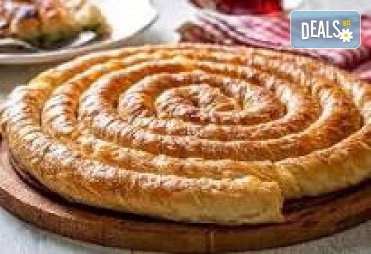 Еднодневна екскурзия за Фестивал на баницата в Бела Паланка и посещение на  Пирот, транспорт и водач от Комфорт Травел - Снимка 1