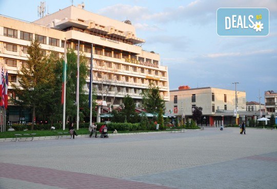Еднодневна екскурзия за Фестивала на Розата в Казанлък с Дениз Травел - Снимка 5